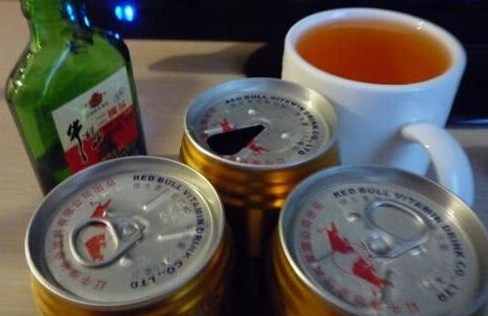 二锅头兑红牛有什么作用 为什么很多人这样喝