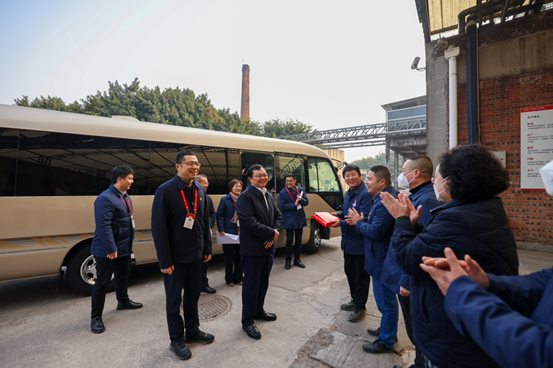 大年初一,五粮液董事长曾从钦率队开展新春慰问